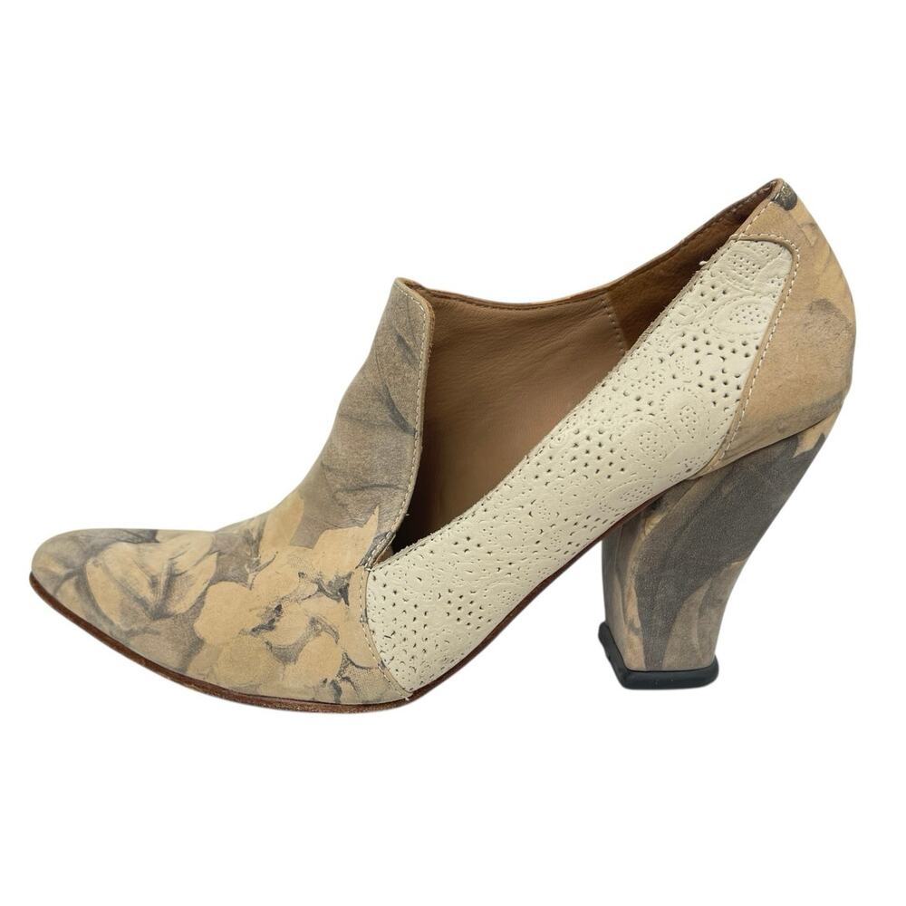 John Fluevog Kendra Gray Beige Floral Leather Pointed Toe Slip On Pump Heels 8.5